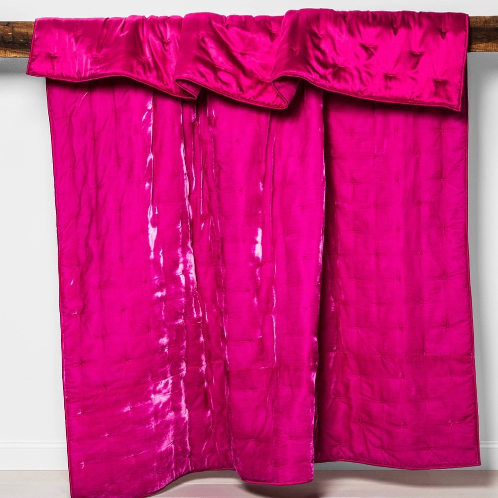 Opalhouse Tufted Stitch Velvet Hot Pink Quilt